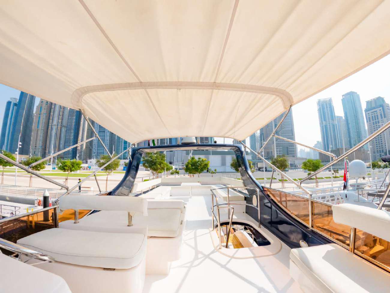 65ft yacht bedroom